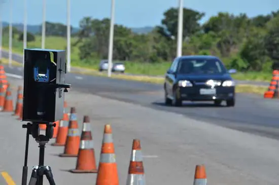 Bolsonaro manda suspender uso de radares nas rodovias federais