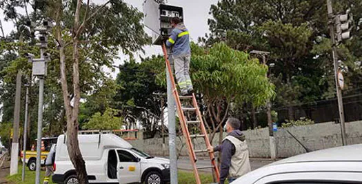 Ipem-SP verifica radar na Avenida Presidente Costa e Silva, em Santo André