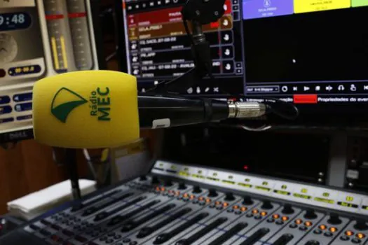 Destaques da música nacional e internacional embalam a Rádio MEC