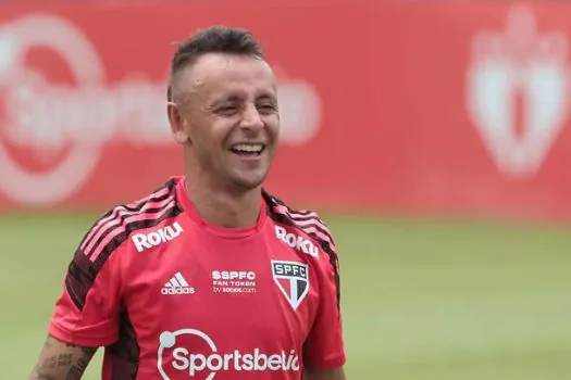 São Paulo renova com Rafinha até o fim de 2023: ‘Conquistaremos títulos’