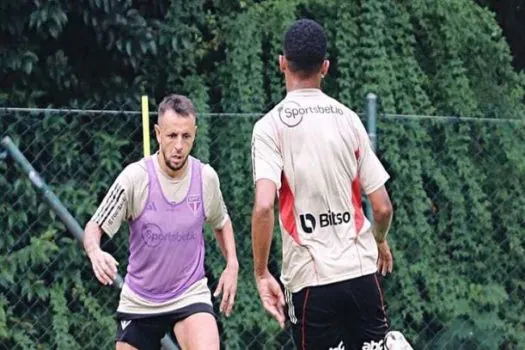 Rafinha trabalha com grupo do São Paulo pela 1ª vez e Calleri aprimora o físico