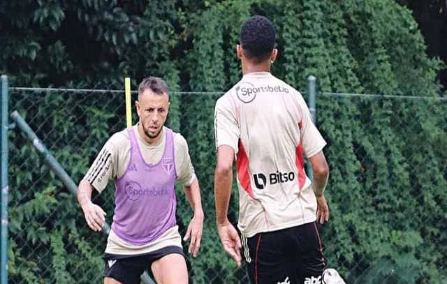 Rafinha trabalha com grupo do São Paulo pela 1ª vez e Calleri aprimora o físico