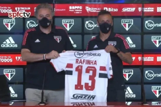 Com gana de títulos e muita experiência, Rafinha é apresentado no São Paulo