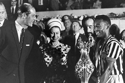 Rainha Elizabeth II esteve em Olimpíadas e Copa do Mundo e teve encontro com Pelé