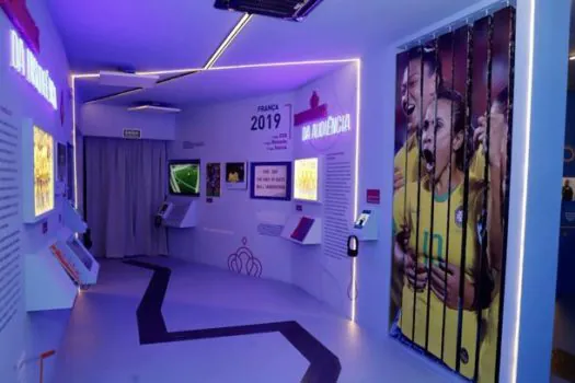 Museu do Futebol inaugura exposição Rainhas de Copas