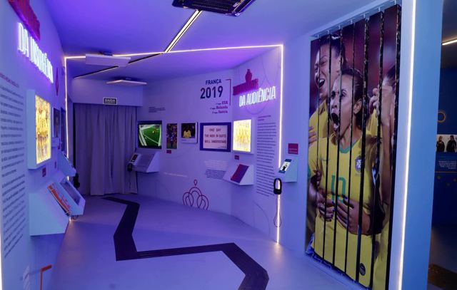 Museu do Futebol inaugura exposição Rainhas de Copas