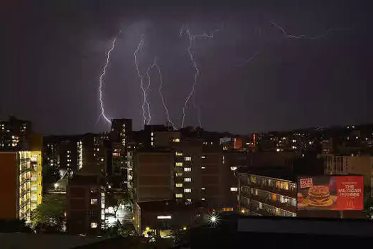 Saiba como se proteger de raios durante tempestades