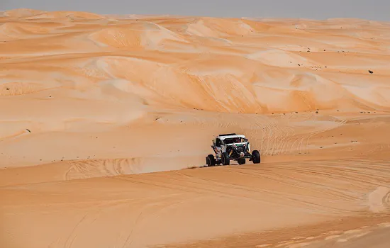 Em mais uma etapa pelo deserto de Abu Dhabi