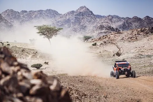 Rodrigo Luppi/Maykel Justo abrem o Dakar em 4º e Bruno Conti/Pedro Bianchi Prata em 8º