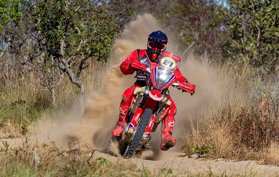 Martin Duplessis assume a liderança das motos no Rally Jalapão