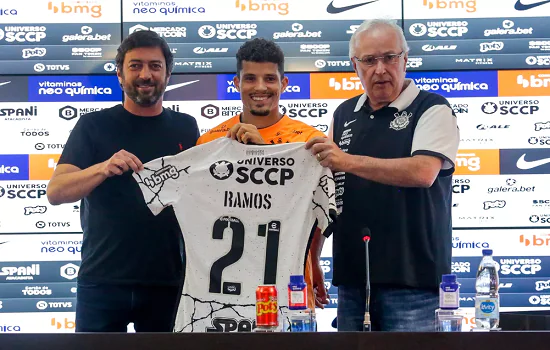 Rafael Ramos promete ofensividade no Corinthians e espera briga saudável por vaga