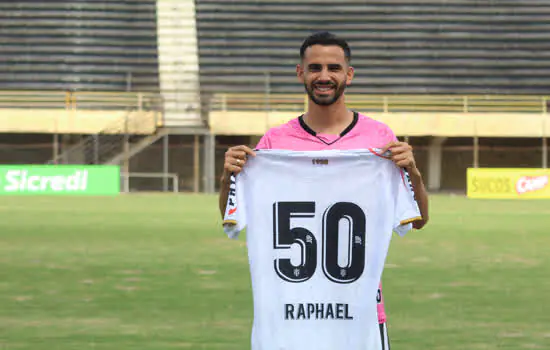 Raphael comemora chegada em marca histórica pelo Cachorrão