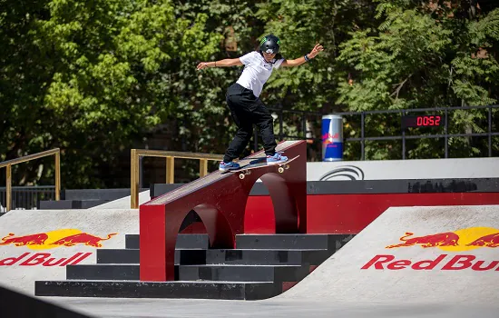 Rayssa Leal brilha em semifinal e vai à decisão do skate em Roma com Pâmela Rosa