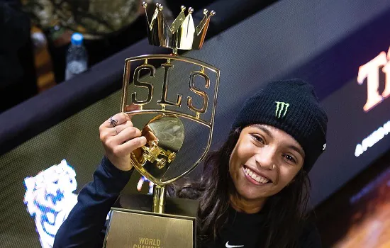 Rayssa Leal vence Super Crown e se torna campeã mundial de skate aos 14 anos