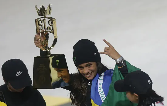 Rayssa Leal: ‘carregar o troféu de campeã mundial no Brasil não tem preço’