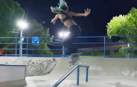 Rayssa Leal surpreende e revela nova manobra de skate street nas redes sociais