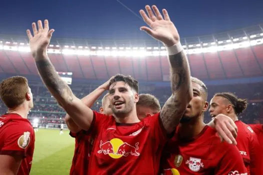 RB Leipzig supera o Eintracht Frankfurt com gols no fim e é bicampeão da Copa da Alemanha