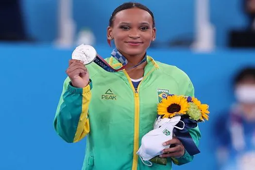 Rebeca Andrade conquista a 1ª medalha do Brasil na ginástica artística