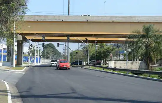 Recapeamento da Av. Robert Kennedy e da Ponte Estaiada avançam em São Bernardo