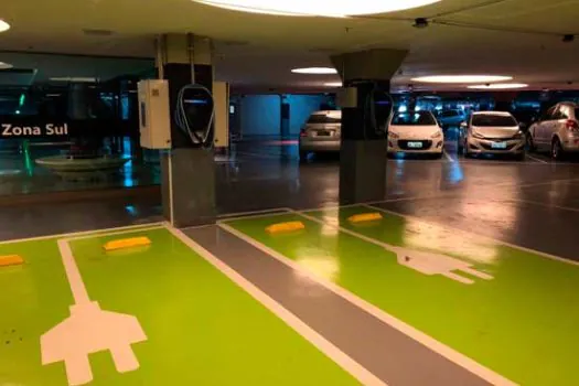 Shoppings da CCP equipam estacionamentos com postos de recarga para veículos eletrificados