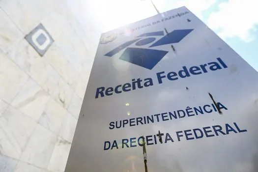 Receita Federal deixa de exigir autenticação de documentos