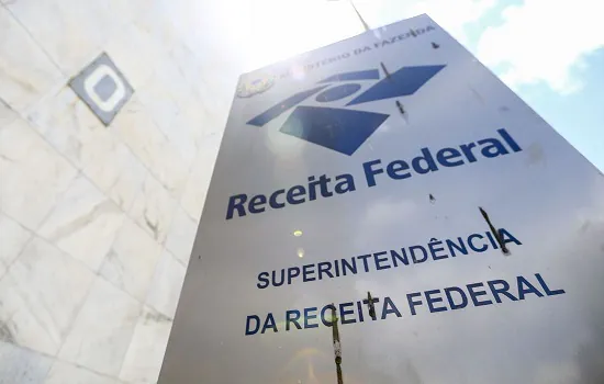 Receita Federal deixa de exigir autenticação de documentos