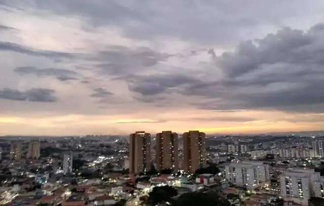 Trabalhadores sofrem com o calor atípico no inverno de São Paulo