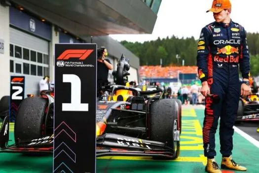 Red Bull domina GP da Bélgica, com Verstappen em 1º e Pérez em 2º; Leclerc fecha pódio