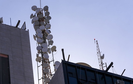 Prefeitura de SP faz acordo para instalar antena de celular na periferia