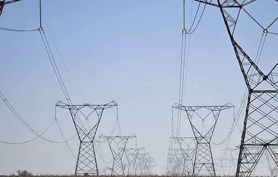 Enel SP dá dicas para orientar a população a evitar acidentes com a rede elétrica