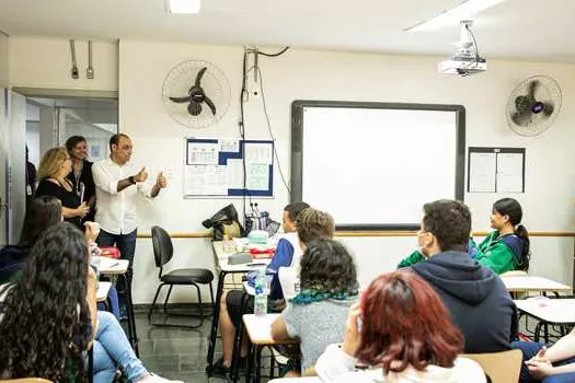 Auricchio visita turmas de reforço em escola da rede municipal de ensino