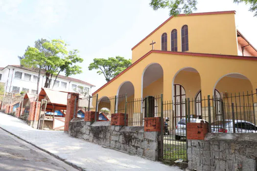 Ribeirão Pires revitaliza calçada no entorno da Igreja Matriz