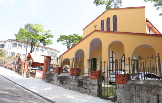 Ribeirão Pires revitaliza calçada no entorno da Igreja Matriz