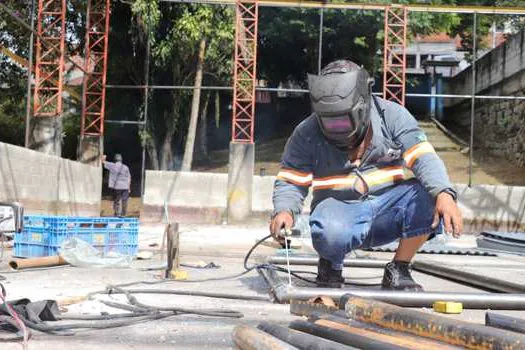 Ribeirão Pires retoma obras na quadra na E.M. João Midolla