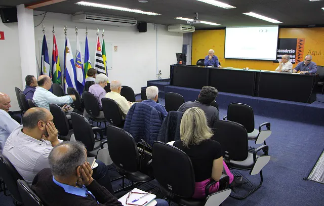 Consórcio ABC recebe ex-ministro Nelson Machado para debater reforma tributária