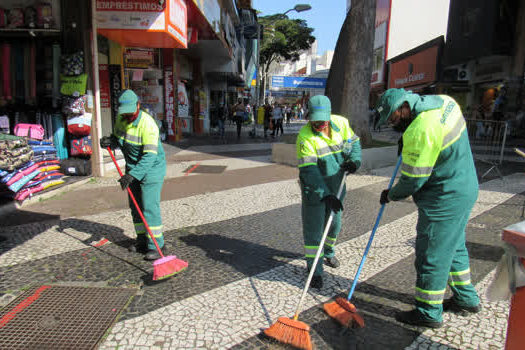 Centro de Santo André recebe reforço nos serviços de coleta e limpeza neste fim de ano