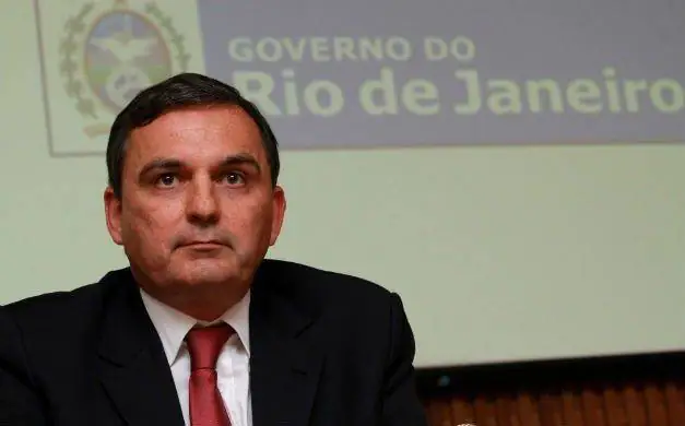 Polícia Federal prende ex-chefe da Casa Civil do governo Cabral