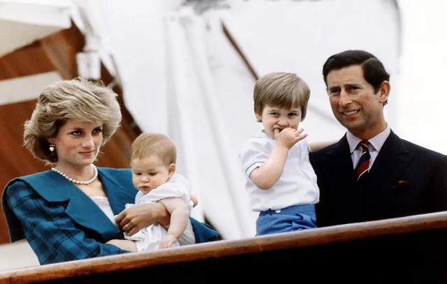 A Princesa Diana (1961-1997) e o Rei Charles III com seus filhos