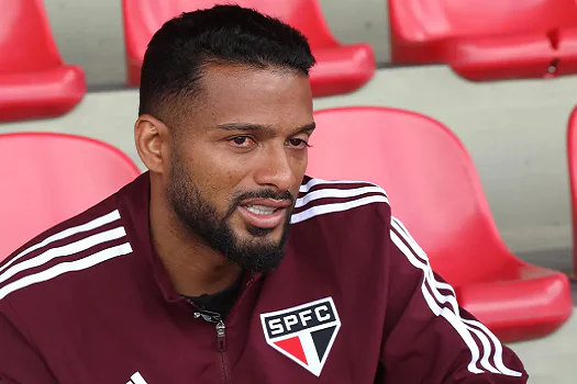 Reinaldo chora em sua despedida do São Paulo: “Dia de muita tristeza”