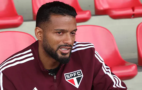 Reinaldo chora em sua despedida do São Paulo: “Dia de muita tristeza”