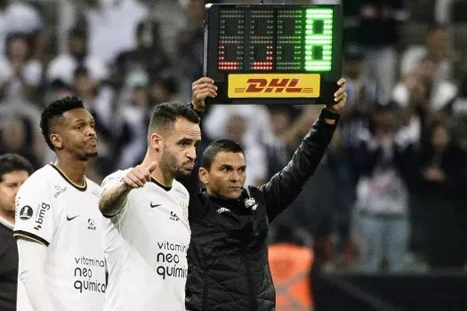 Renato Augusto considera justa a vaia da torcida após empate do Corinthians