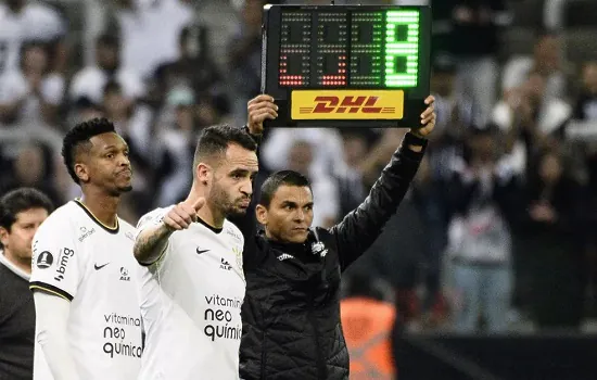 Renato Augusto considera justa a vaia da torcida após empate do Corinthians