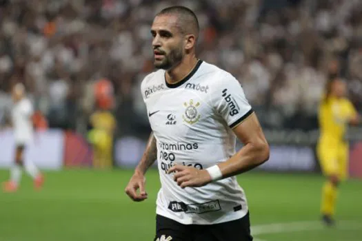 Com contratura ‘leve’, Renato Augusto deve desfalcar Corinthians no clássico com o Santos