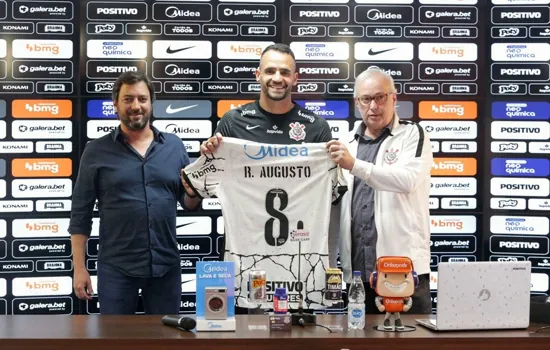 Renato Augusto é apresentado pelo Corinthians