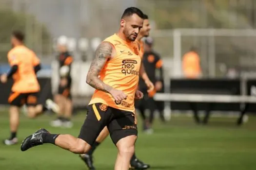 Renato Augusto e Willian treinam, mas só devem reforçar Corinthians no Maracanã