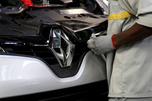 Renault prevê perdas com saída da Nissan da Rússia; em Paris, ação cai 5%