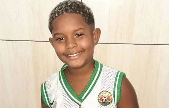 Menino de 8 anos é baleado na cabeça e permanece em estado grave na UTI