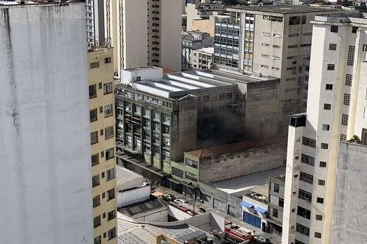 Prédio da Folha de S.Paulo tem foco de incêndio controlado pelos Bombeiros