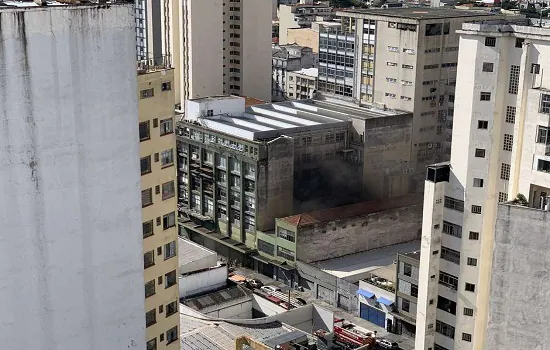 Prédio da Folha de S.Paulo tem foco de incêndio controlado pelos Bombeiros