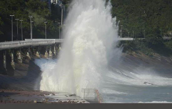 Litoral do Rio pode ter ressaca e ondas de 4 metros até segunda-feira